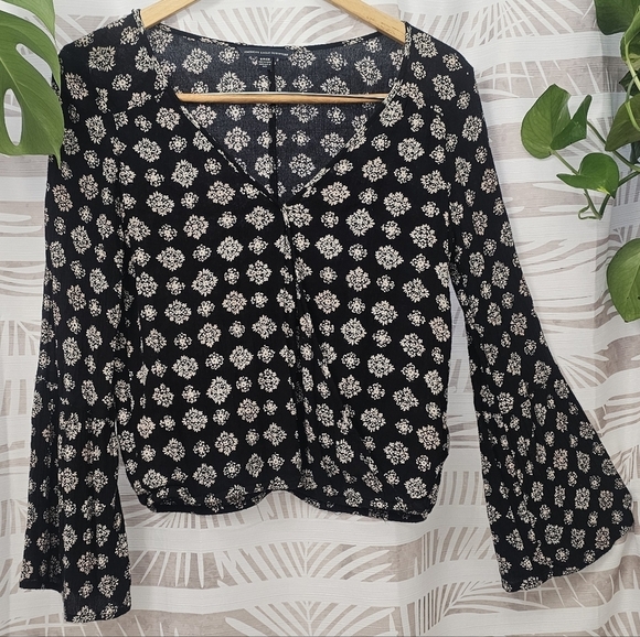 American Eagle Outfitters Tops - American Eagle AE crossover wrap printed black blouse top bell Size S